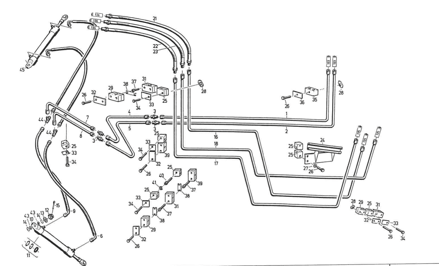 CASE_527_1998_139_Verrohrung_rechts_Seite_Arbeitshydraulik